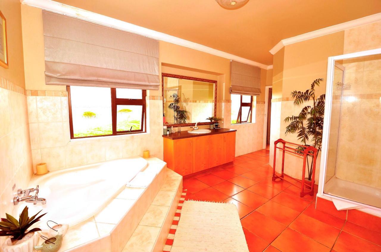 Casa Mia Guesthouse Table View Buitenkant foto